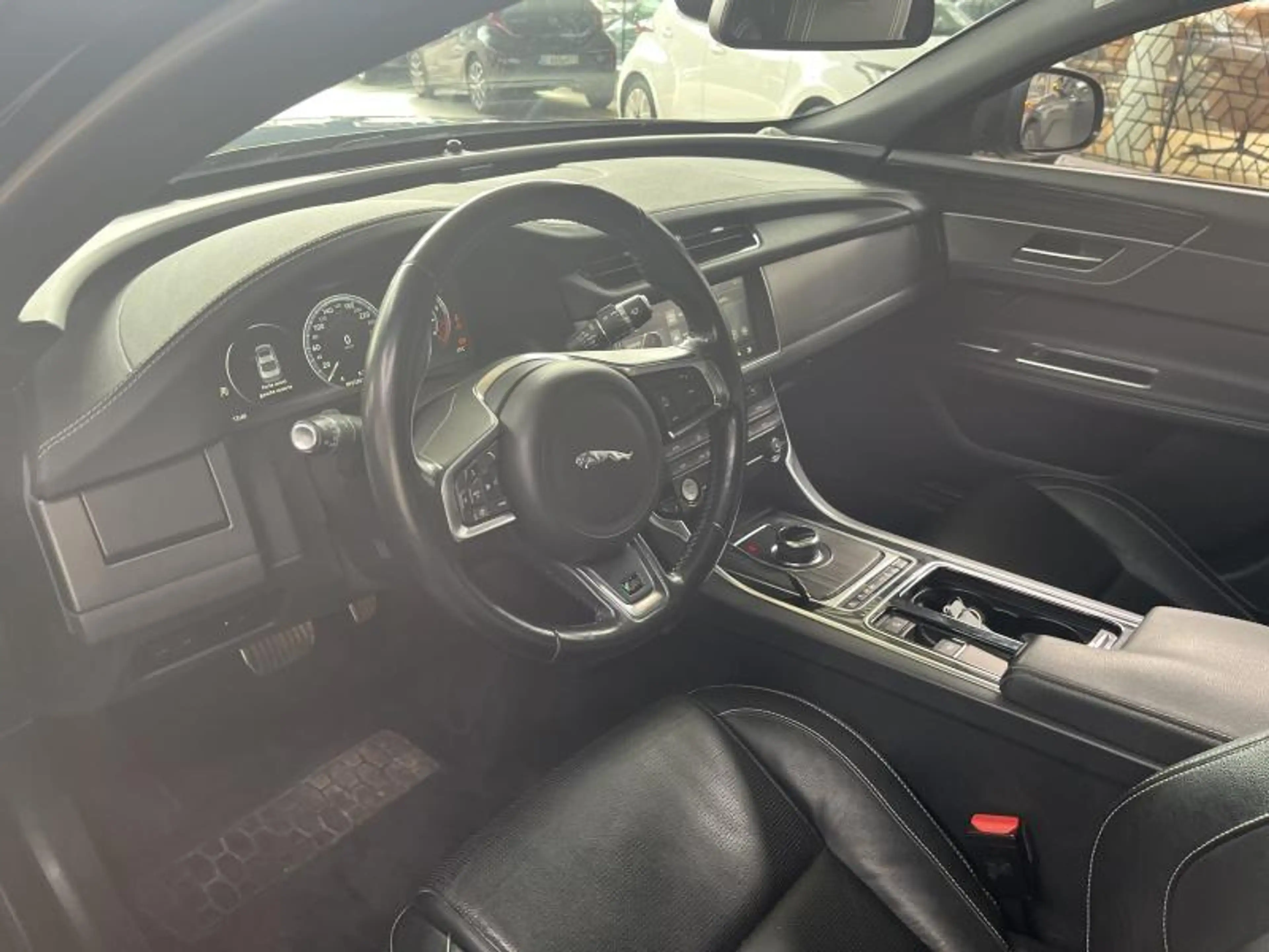 Jaguar XF 3.0 380 V6 A/TS — photo 9