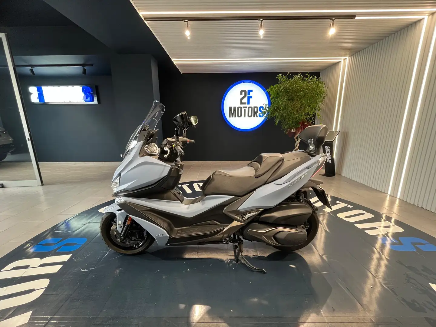 Kymco Xciting S 400i ABS Kék - 2