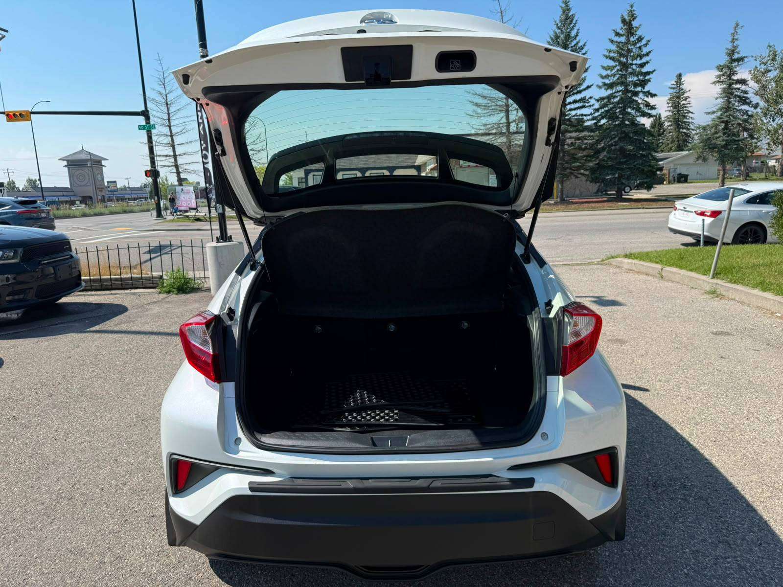 2019 Toyota C-HR — view 7
