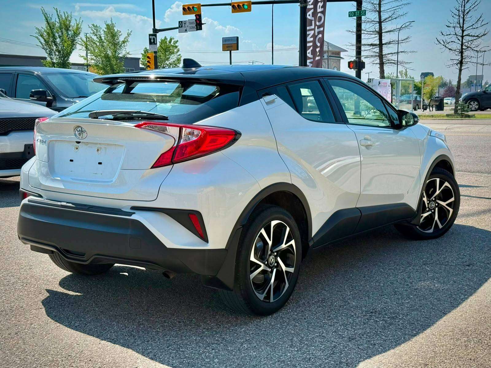 2019 Toyota C-HR — view 4