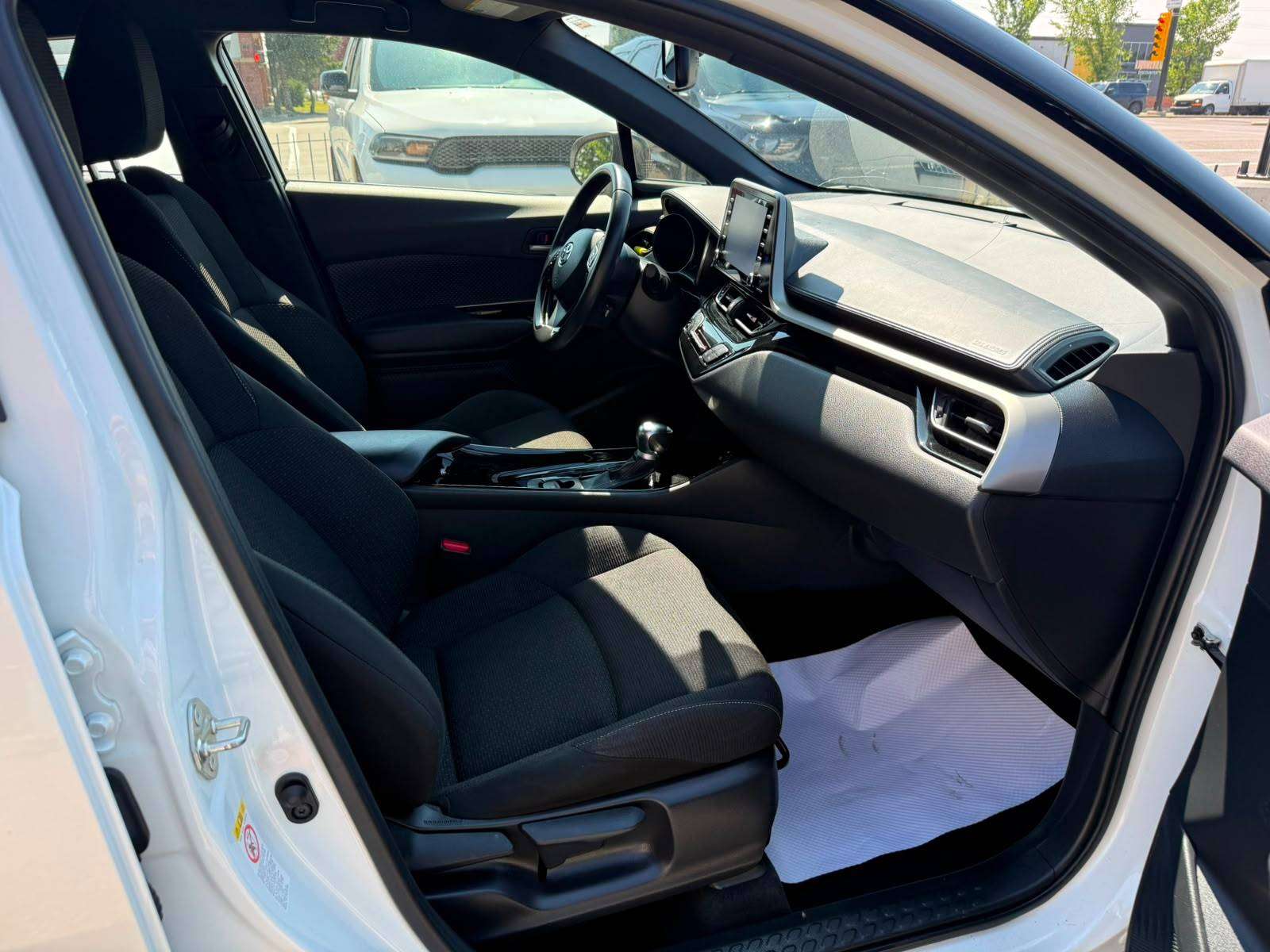 2019 Toyota C-HR — view 10