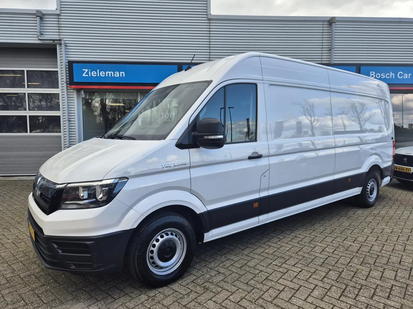 MAN TGE 2.0 TDi 140 pk Automaat L4H3 3.140 - trekhaak - ca bijela - 1