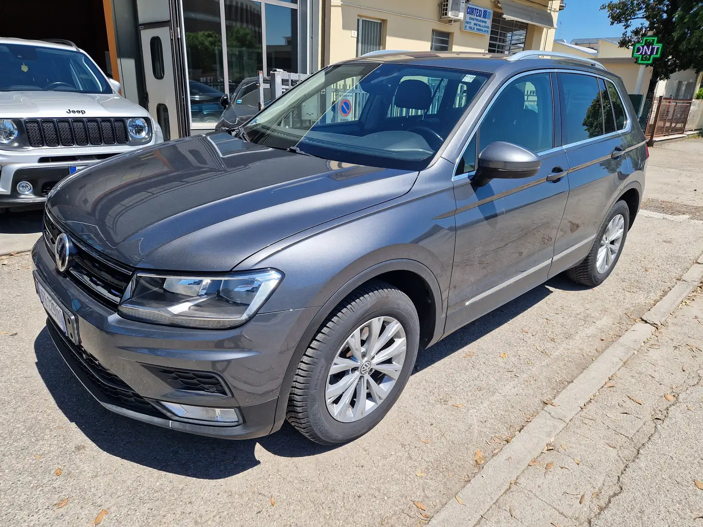 Volkswagen Tiguan 2.0 tdi bm Sport Grigio - 1