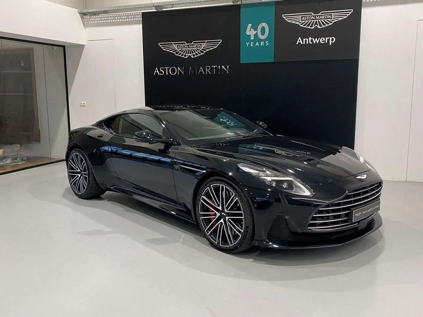Aston Martin DB12 Fekete - 1
