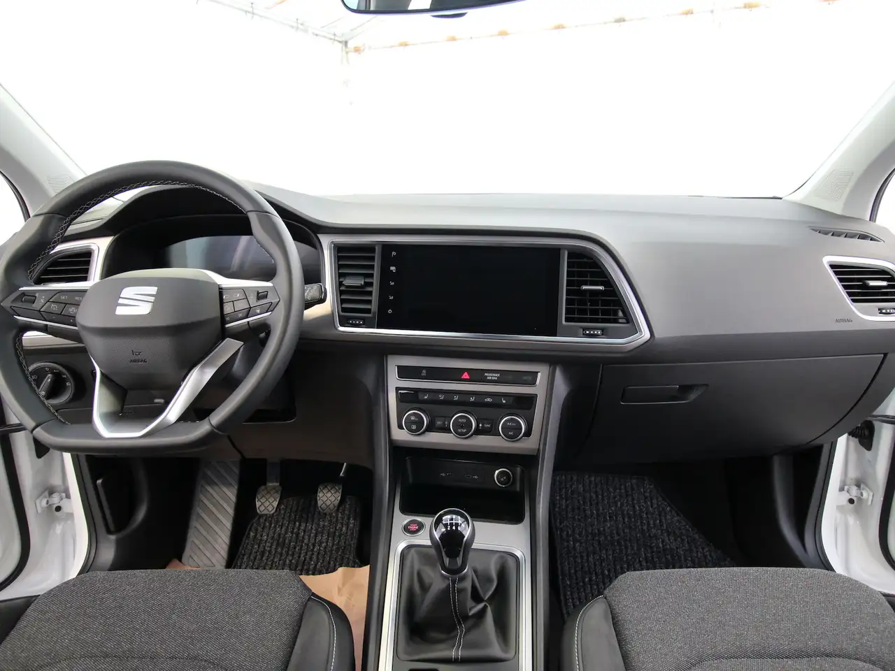 SEAT Ateca 1.5 TSI Xperience NAVI+LED+KAMERA+WINTER 12