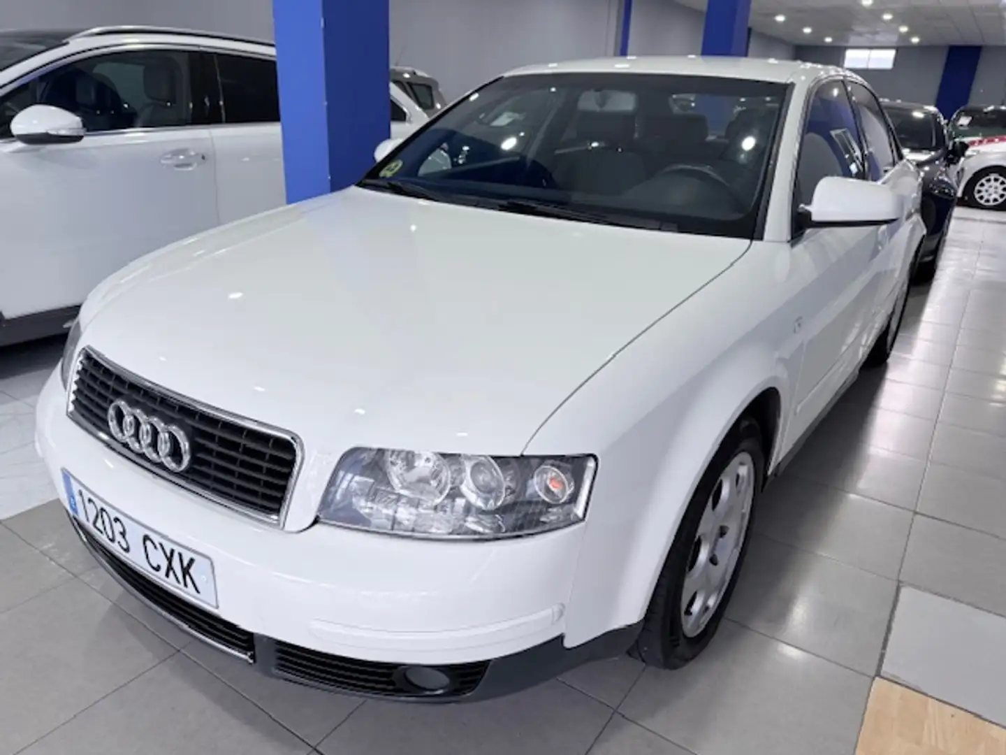 Audi A4 1.8T Blanc - 1