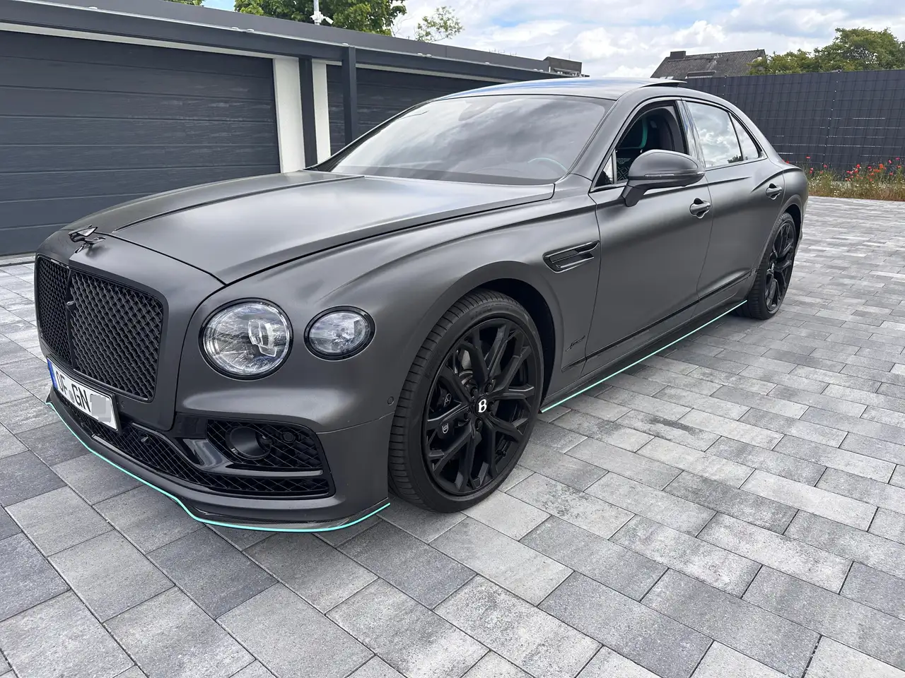 Bentley Flying Spur 2023 — фото 13