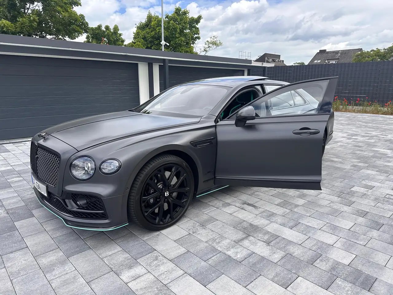 Bentley Flying Spur 2023 — фото 11