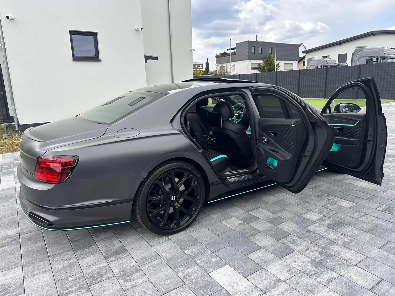 Bentley Flying Spur 2023