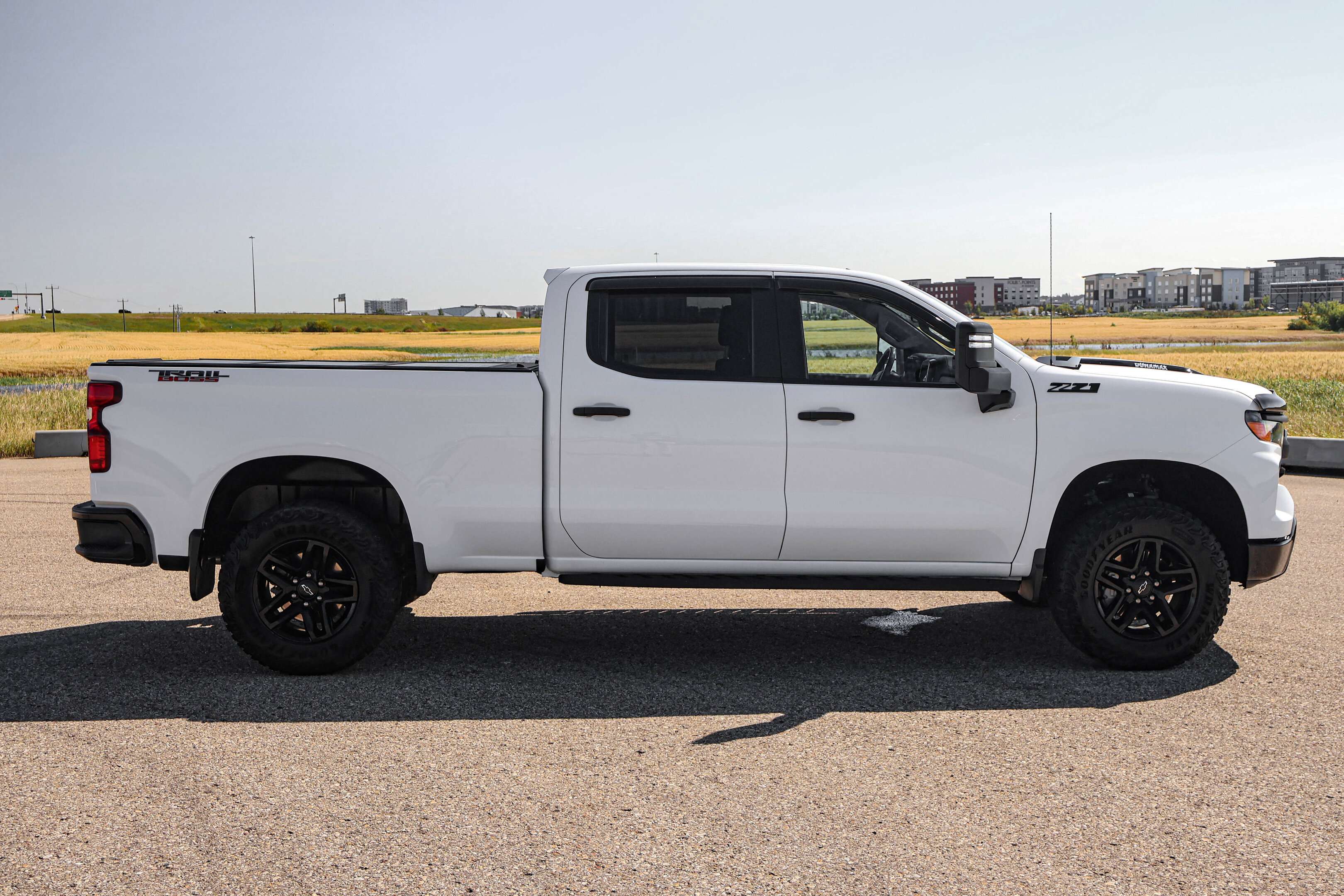 2024 Chevrolet Silverado 1500 CUSTOM TRAIL BOSS CREWCAB 4X4 LOW KMS — снимка 1