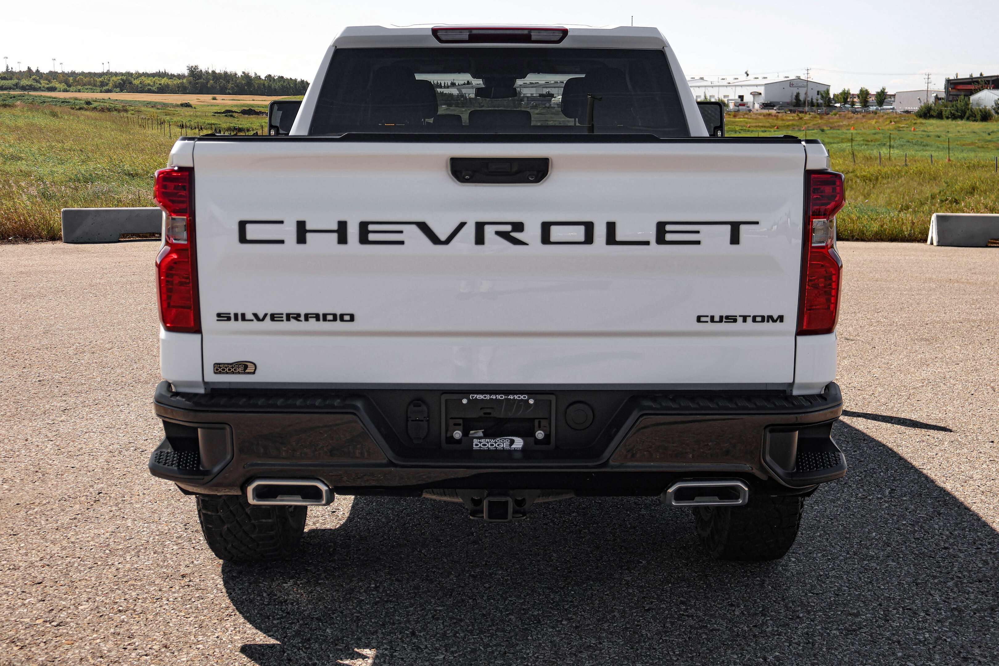 2024 Chevrolet Silverado 1500 CUSTOM TRAIL BOSS CREWCAB 4X4 LOW KMS — снимка 1