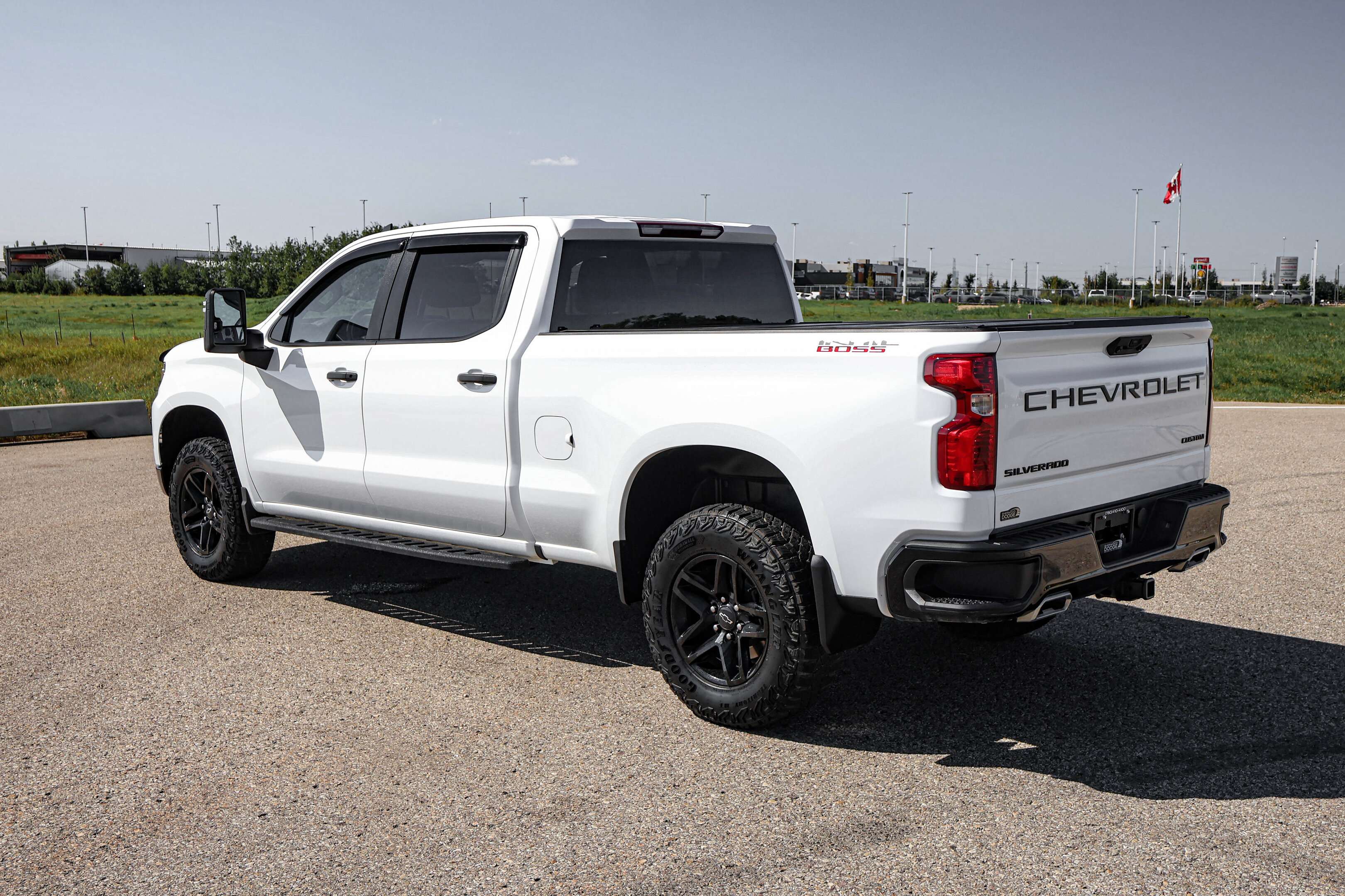 2024 Chevrolet Silverado 1500 CUSTOM TRAIL BOSS CREWCAB 4X4 LOW KMS — снимка 1