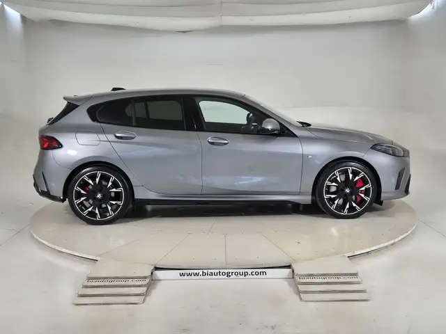 BMW 1 Series view 5