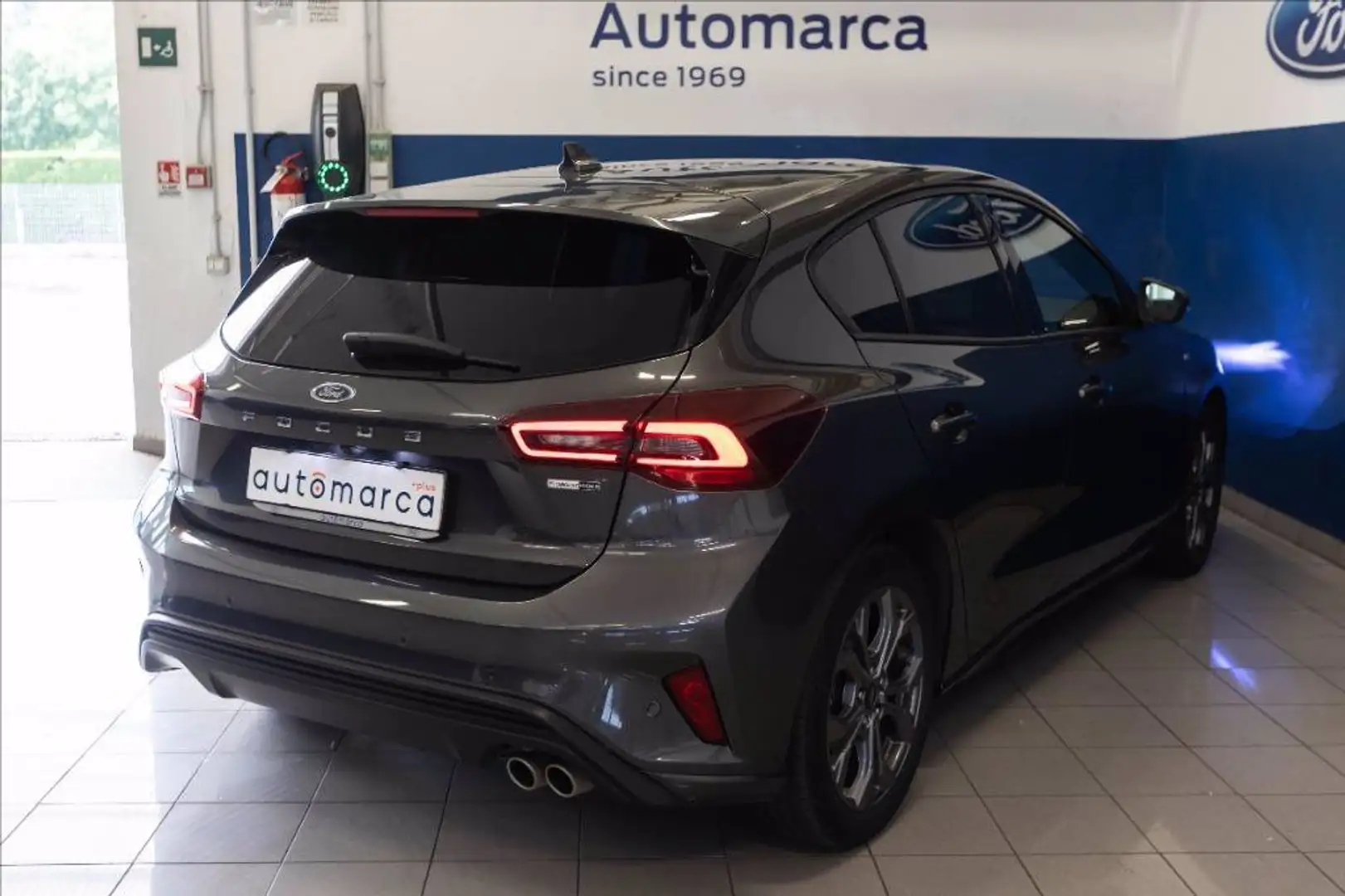 Ford Focus 1.0 ecoboost h ST-Line Design 125cv Gris - 2