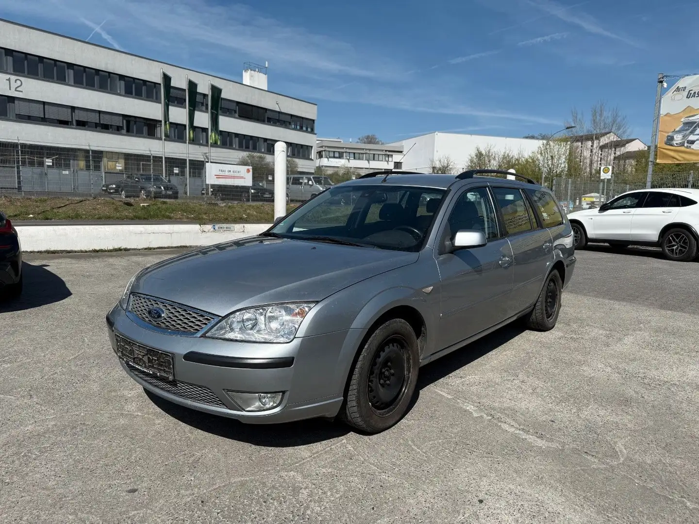 Ford Mondeo 2.0 TDCi Turnier Futura SHZ Klima AHK PDC Silber - 1