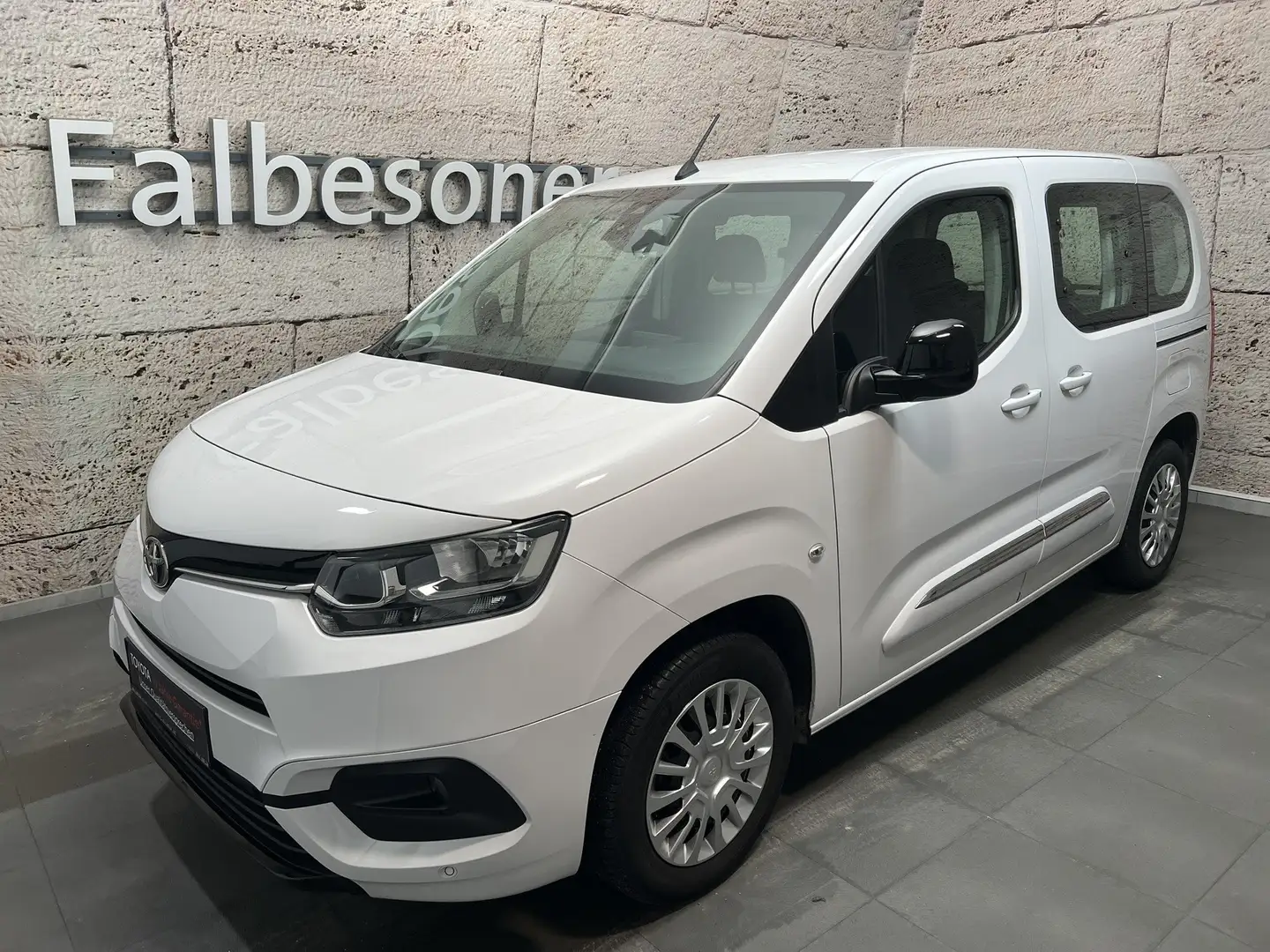 Toyota Proace City Verso L1 1,2 110 Shuttle Weiß - 1