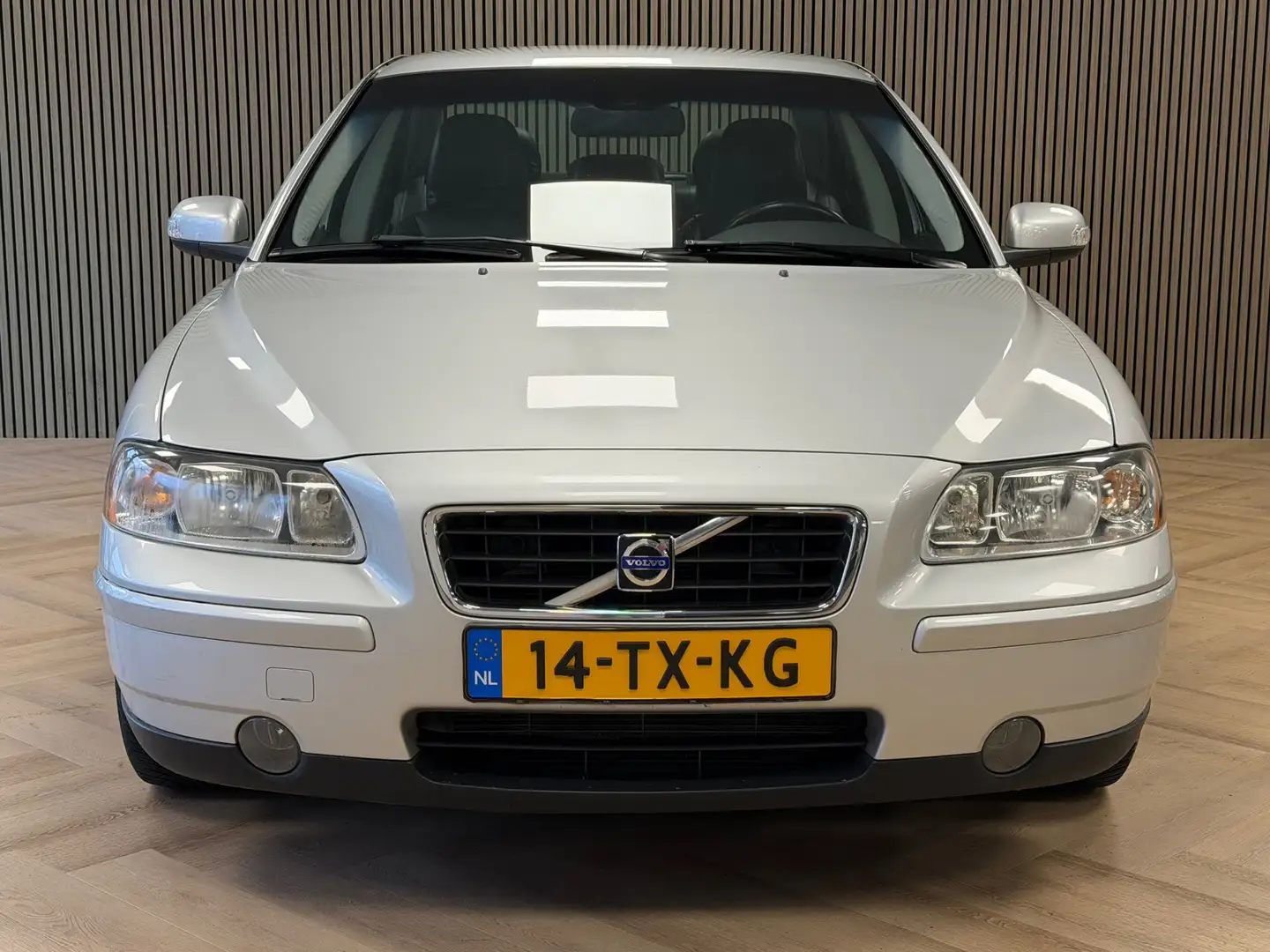 Volvo S60 2.4 Kinetic TREKHAAK PDC AIRCO STOELVERWARMING CRU Grau - 2