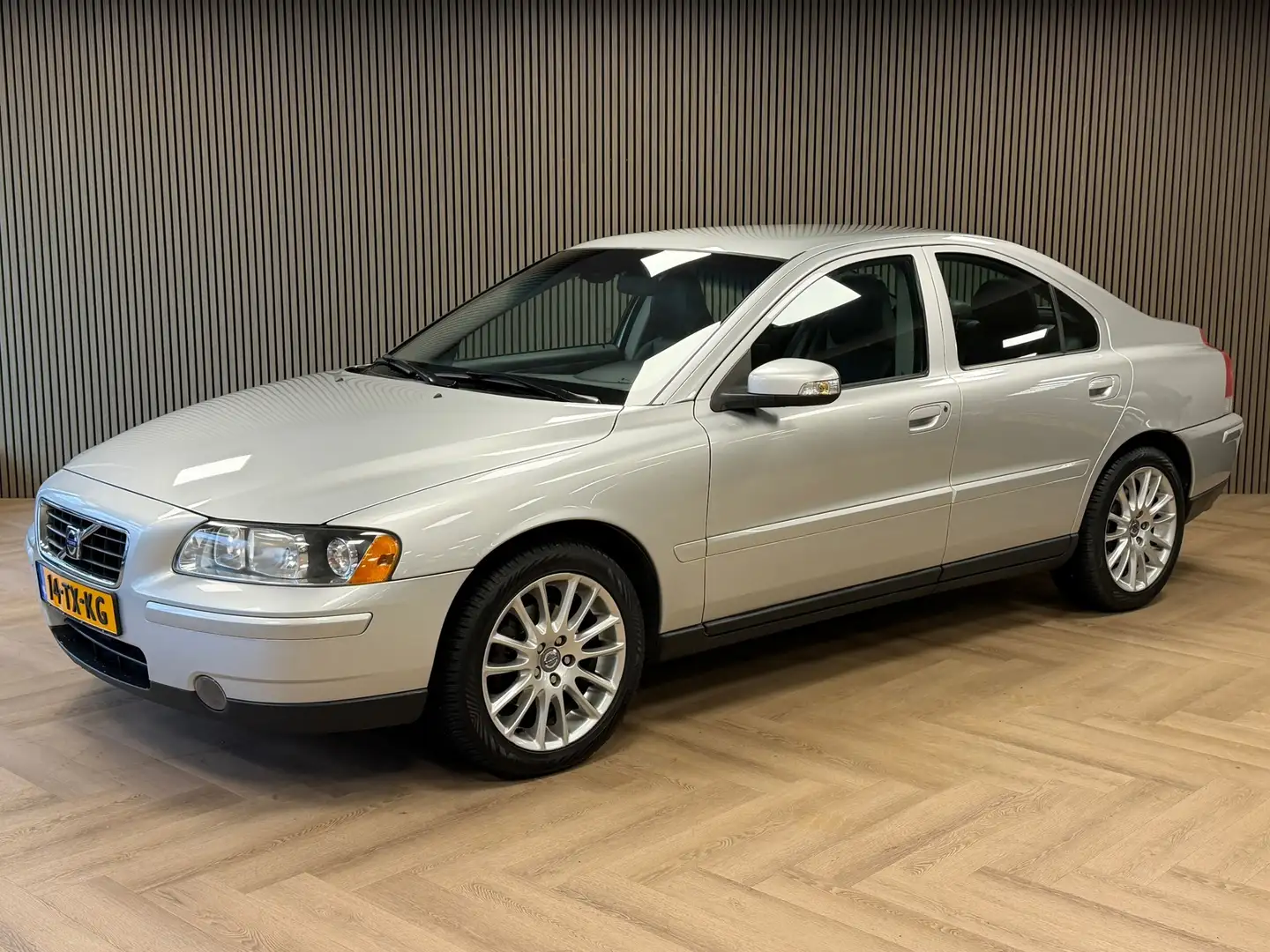 Volvo S60 2.4 Kinetic TREKHAAK PDC AIRCO STOELVERWARMING CRU Grau - 1