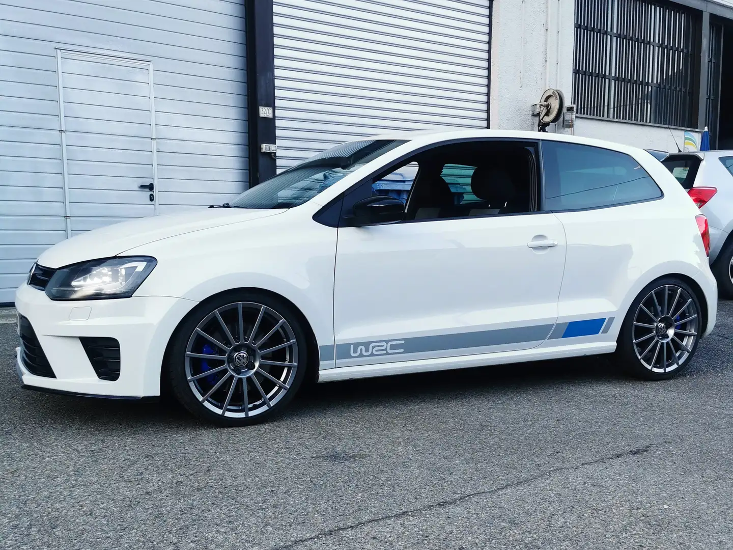 Volkswagen Polo R WRC Polo V 3p 2.0 tsi R-WRC 220cv Weiß - 2