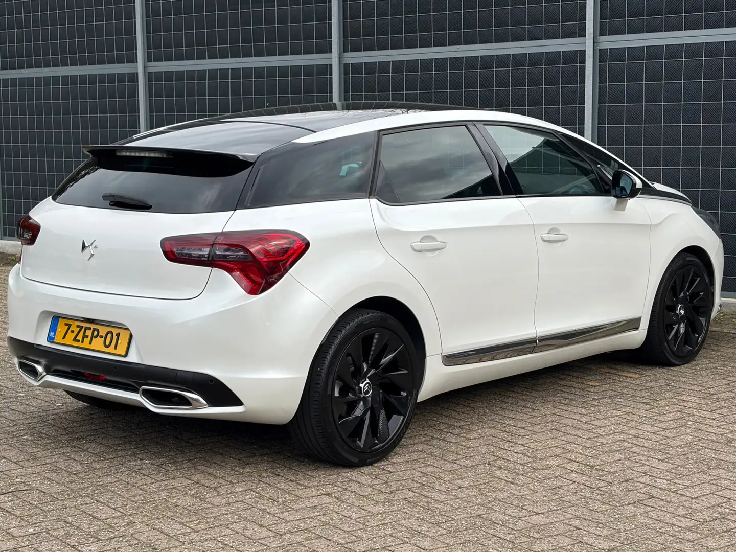 Citroen DS5 1.6 | 156PK | So Chic | automaat | pano | Weiß - 2