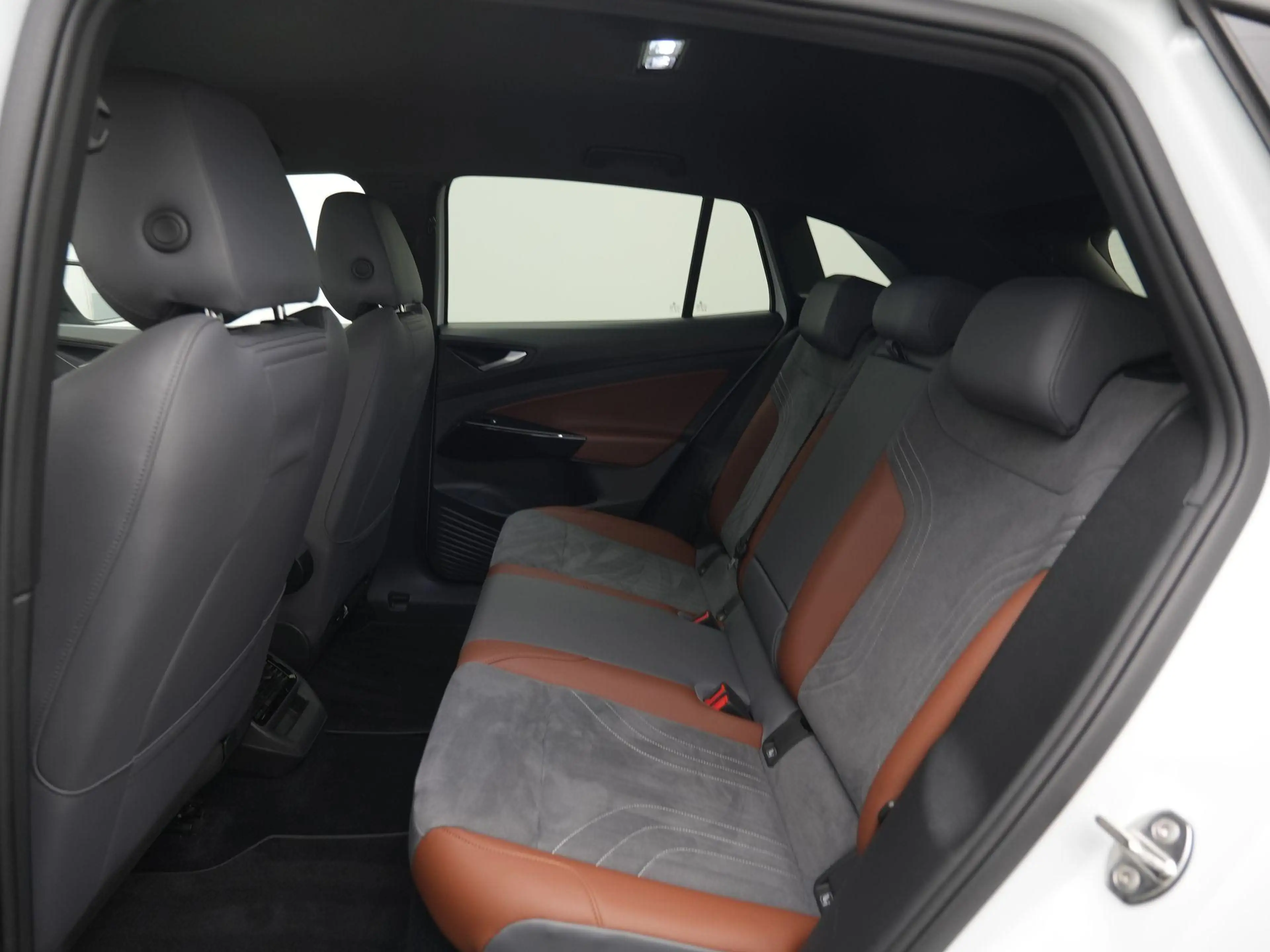 Volkswagen ID.4 First 77 kWh 204pk | Adaptive cruise control | Nav — photo 9