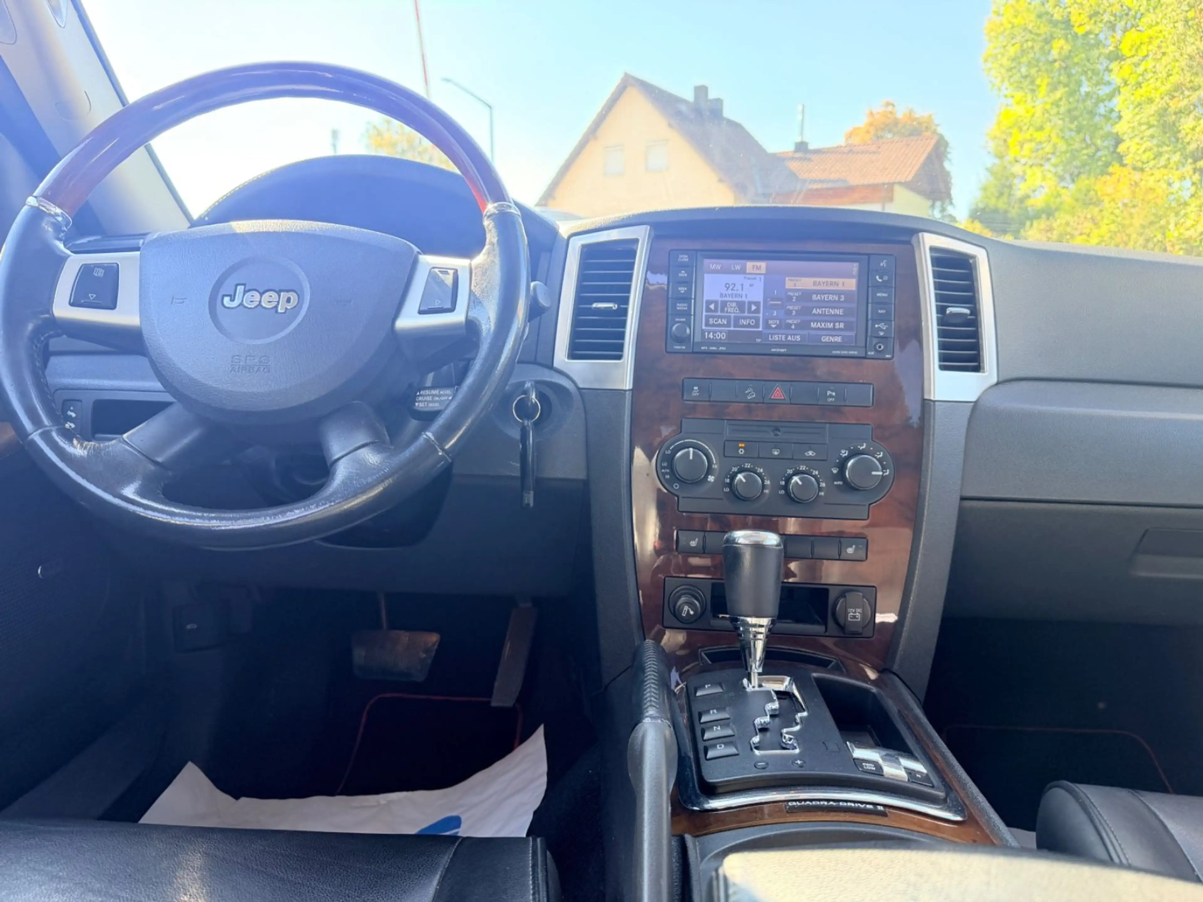 Jeep Grand Cherokee 3.0 CRD Overland TOP*XENON*NAVI* — photo 19