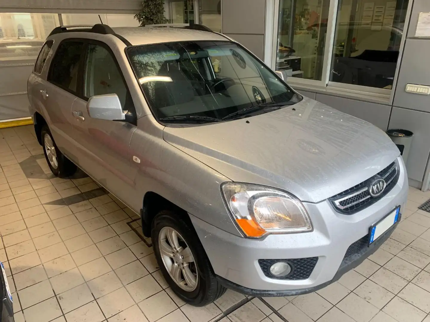 Kia Sportage 2.0i 141Cv 2WD Act "LEGGI BENE" Zilver - 2
