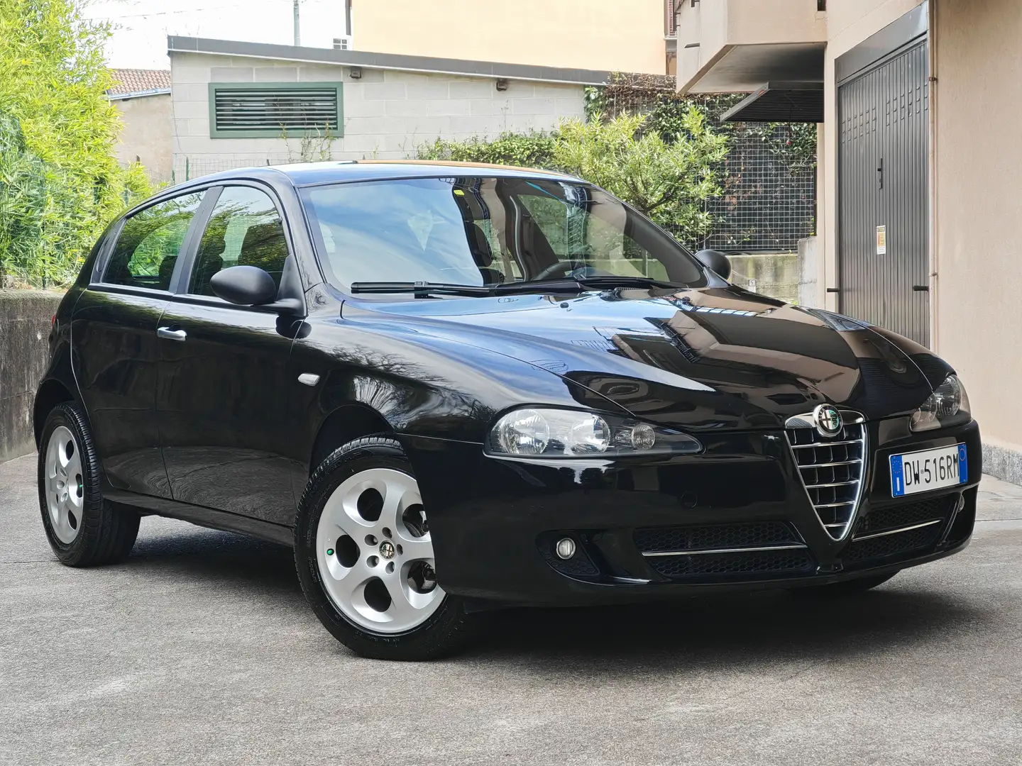 Alfa Romeo 147 147 1.6 BENZINA 120cv / 71.000km / Uniproprietario Negro - 1