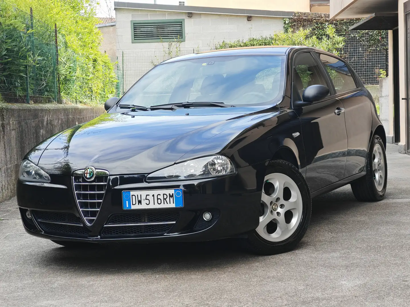 Alfa Romeo 147 147 1.6 BENZINA 120cv / 71.000km / Uniproprietario Negro - 2