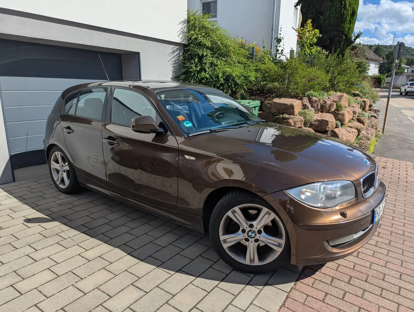 BMW 120 1er Diesel (5-Türer) 120d DPF Brązowy - 1
