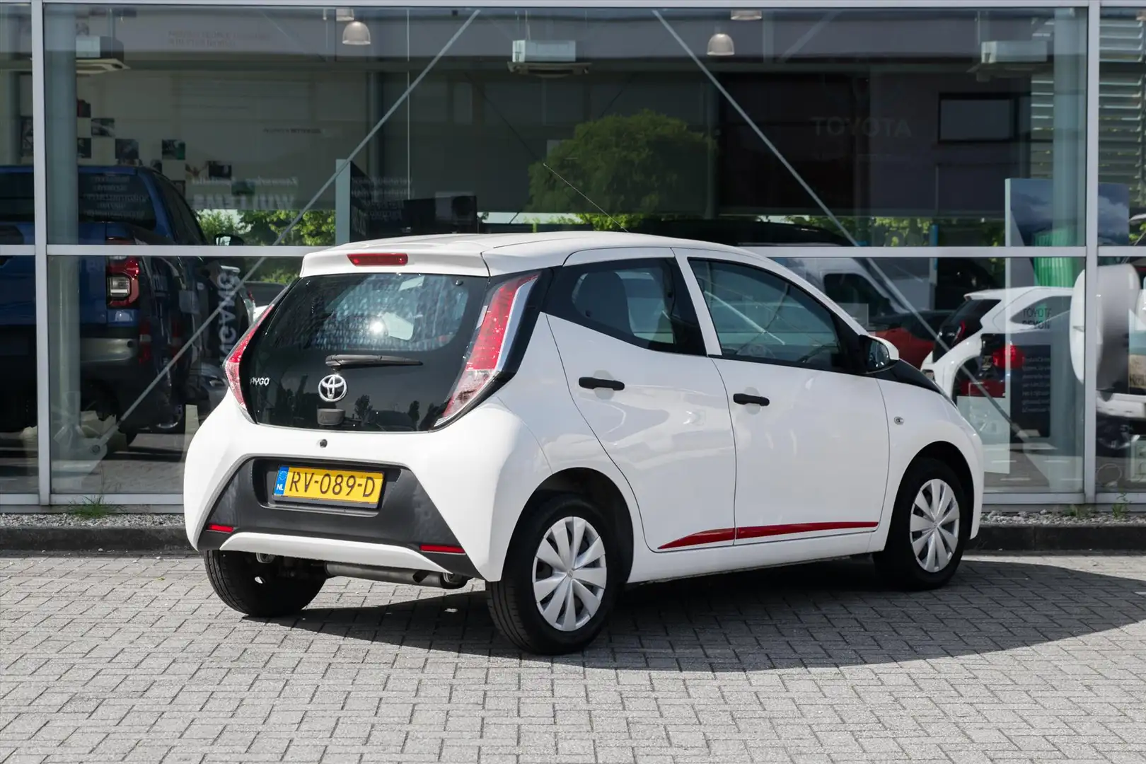 Toyota Aygo 1.0 VVT-i 69pk 5D x-fun Weiß - 2