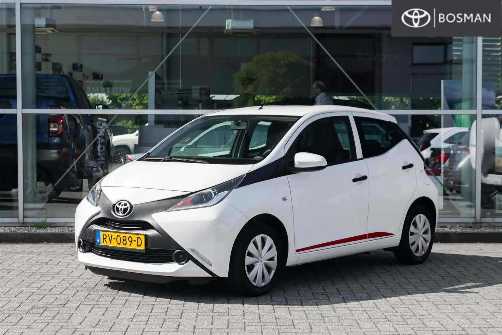 Toyota Aygo 1.0 VVT-i 69pk 5D x-fun Weiß - 1