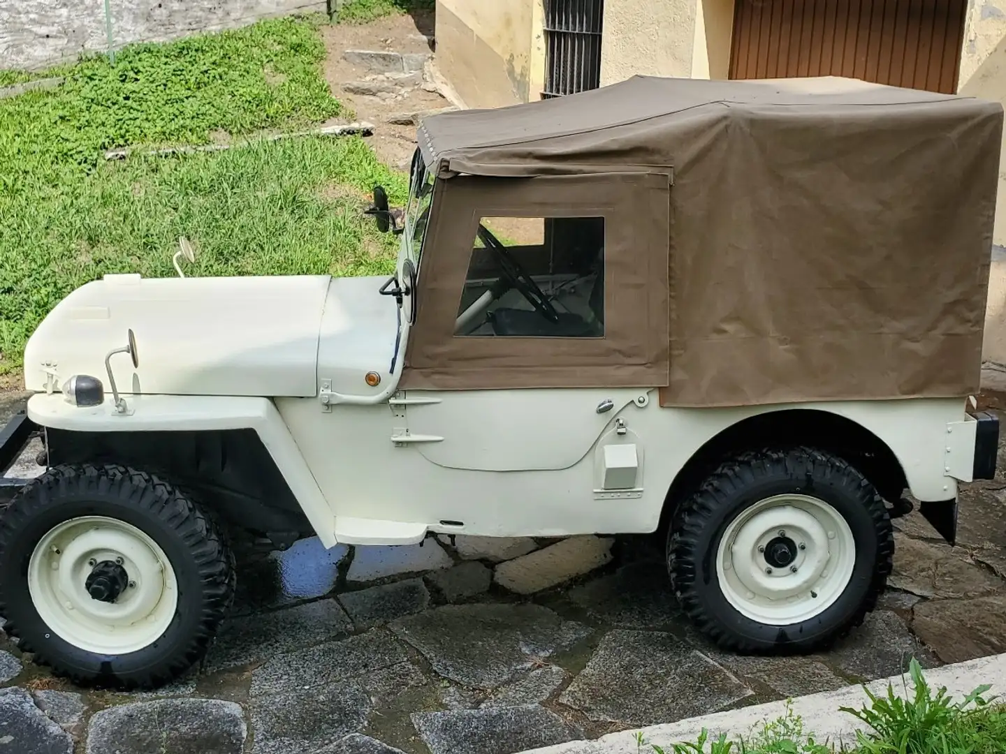 Jeep Willys Beżowy - 2