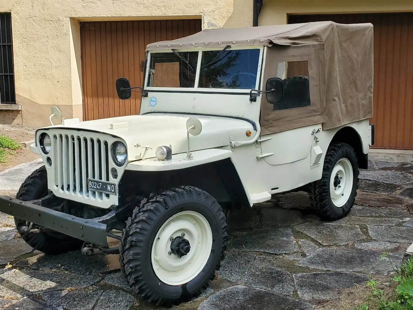 Jeep Willys Beżowy - 1