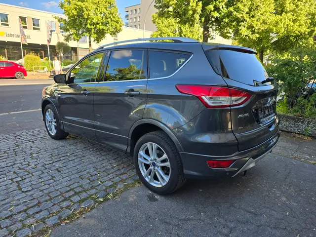 Ford Kuga view 3