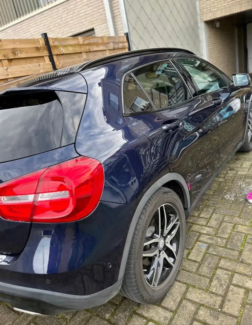 Mercedes-Benz GLA 200 Urban black paket Bleu - 2