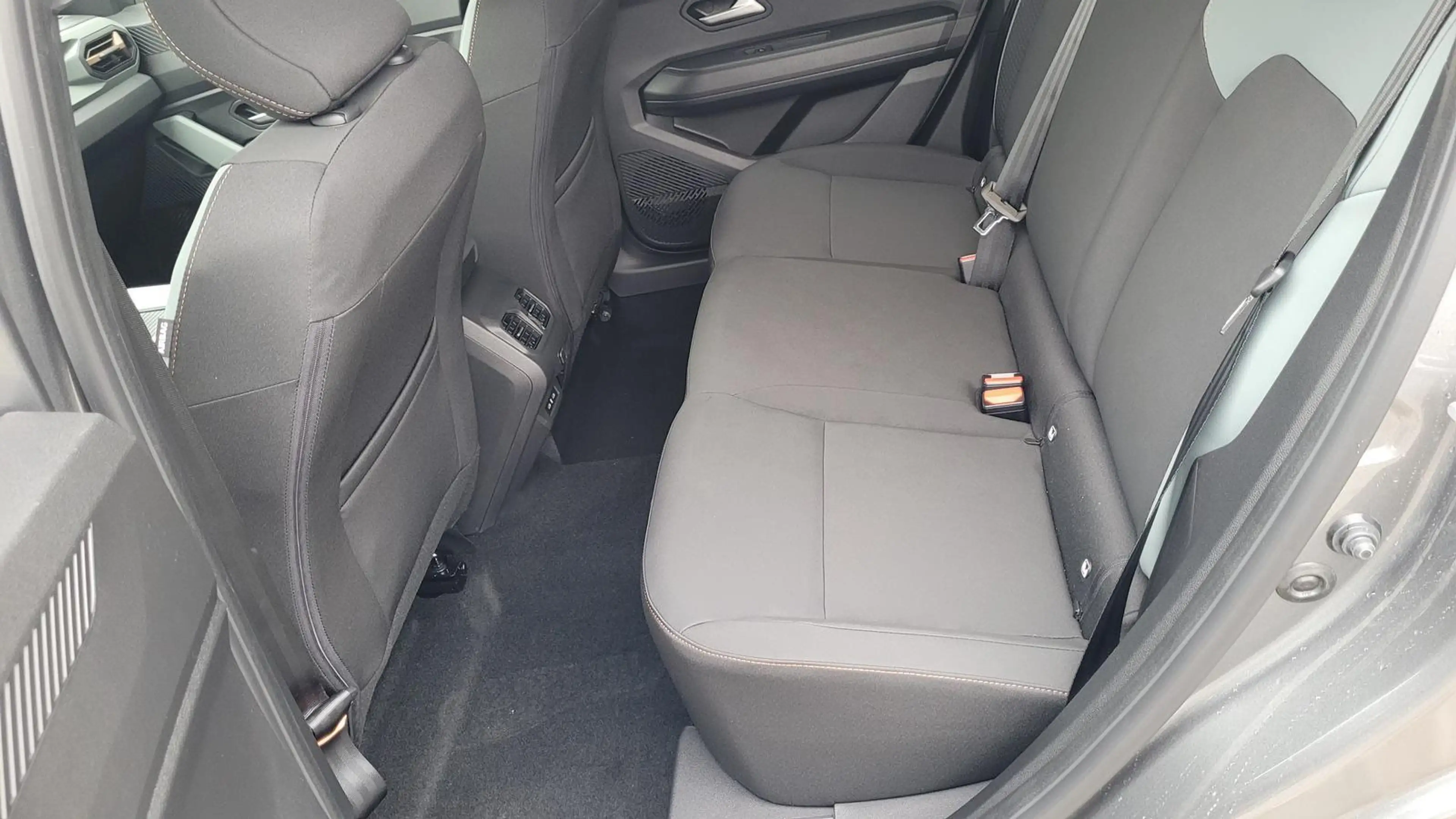 Dacia Bigster Extreme Hybrid 155*LED*NAVI*SHZ*360*PANO 115 kW... — photo 9
