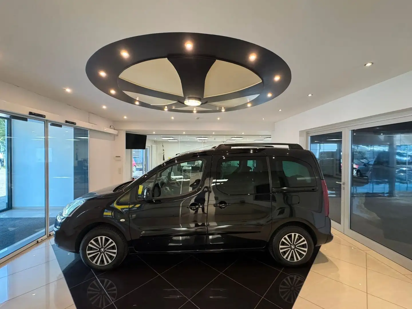 Peugeot Partner Schwarz - 1