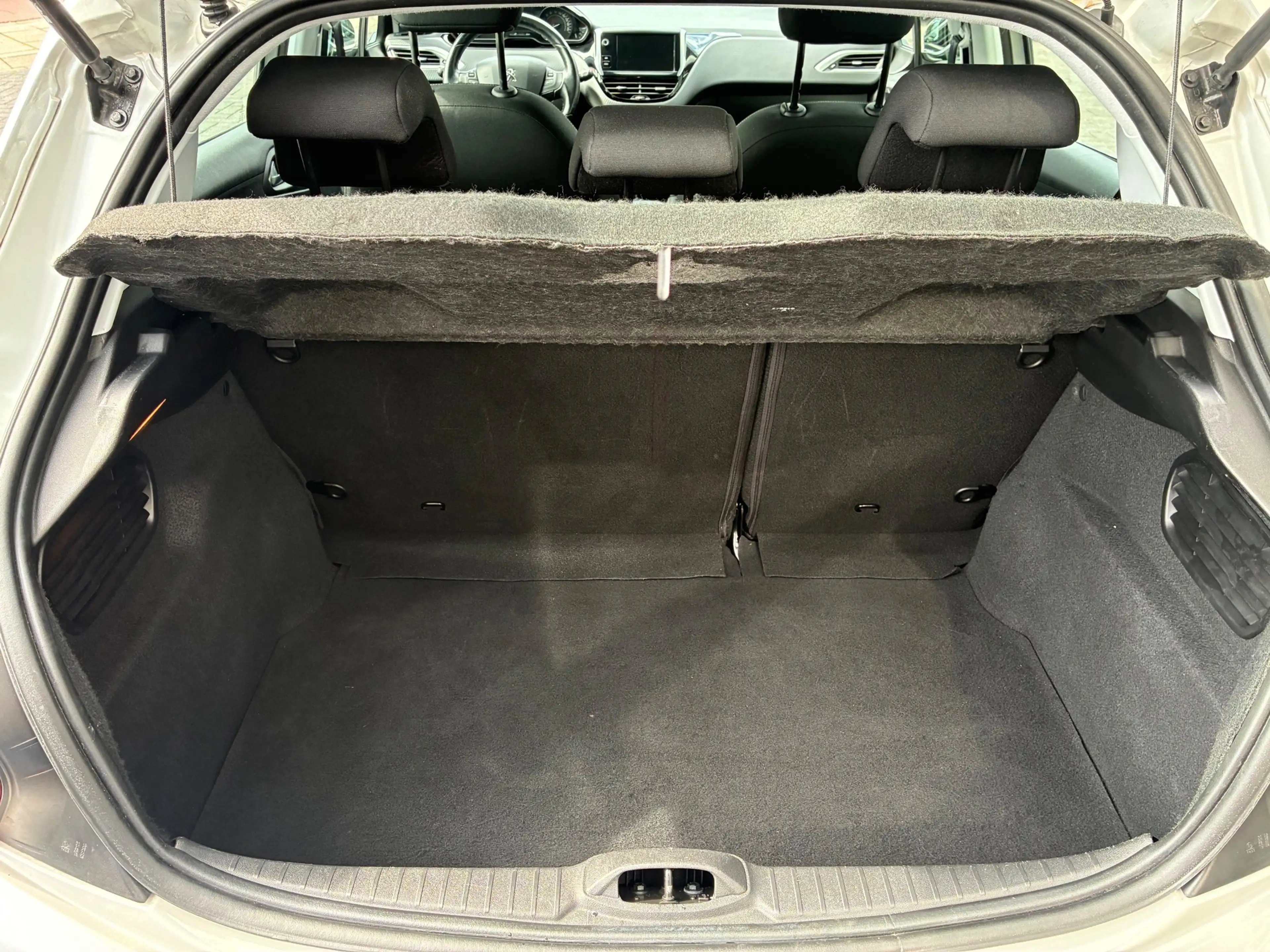 Peugeot 208 1.2 Blue Lease Executive Climate control, Navigati — photo 13