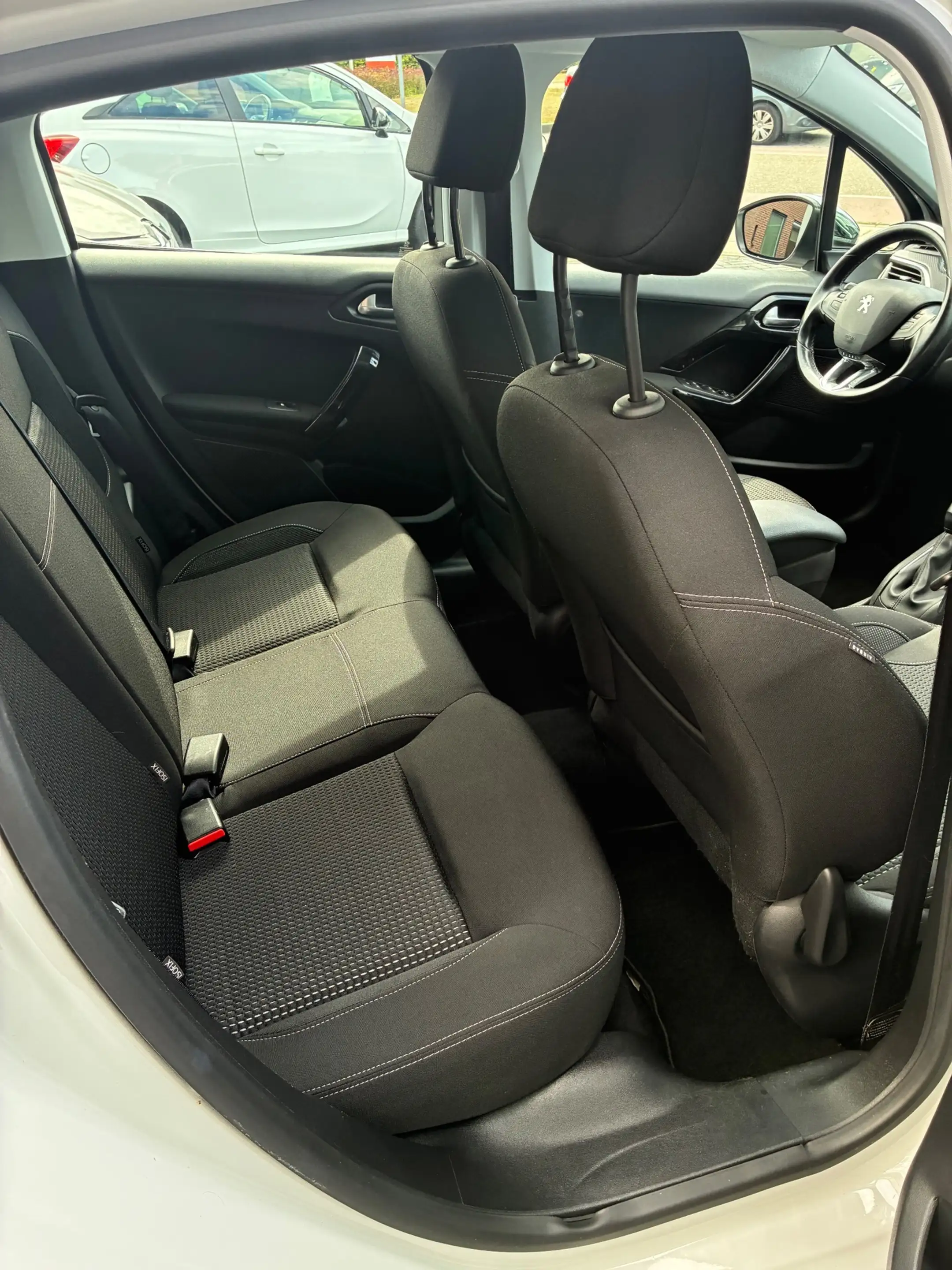 Peugeot 208 1.2 Blue Lease Executive Climate control, Navigati — photo 12
