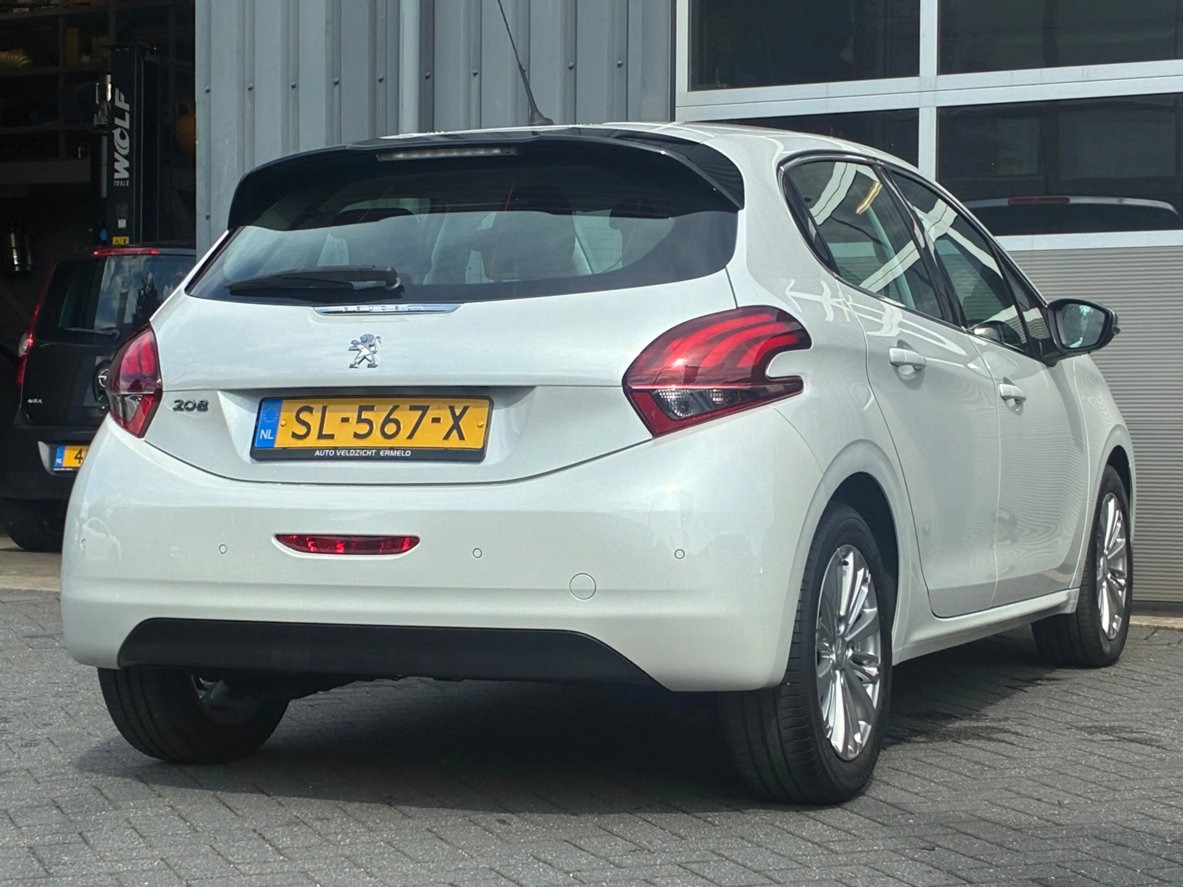 Peugeot 208 1.2 Blue Lease Executive Climate control, Navigati — photo 4