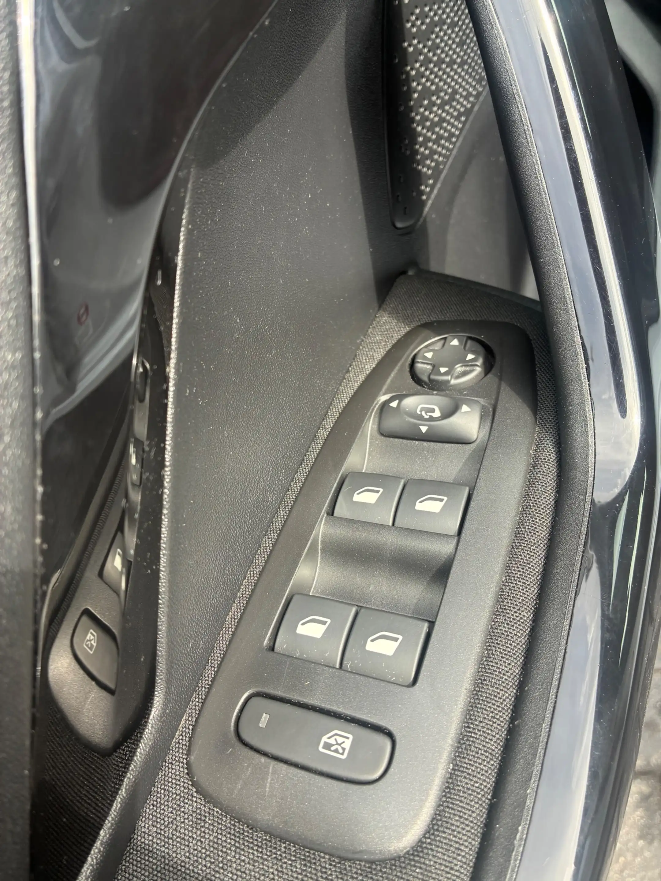 Peugeot 208 1.2 Blue Lease Executive Climate control, Navigati — photo 14