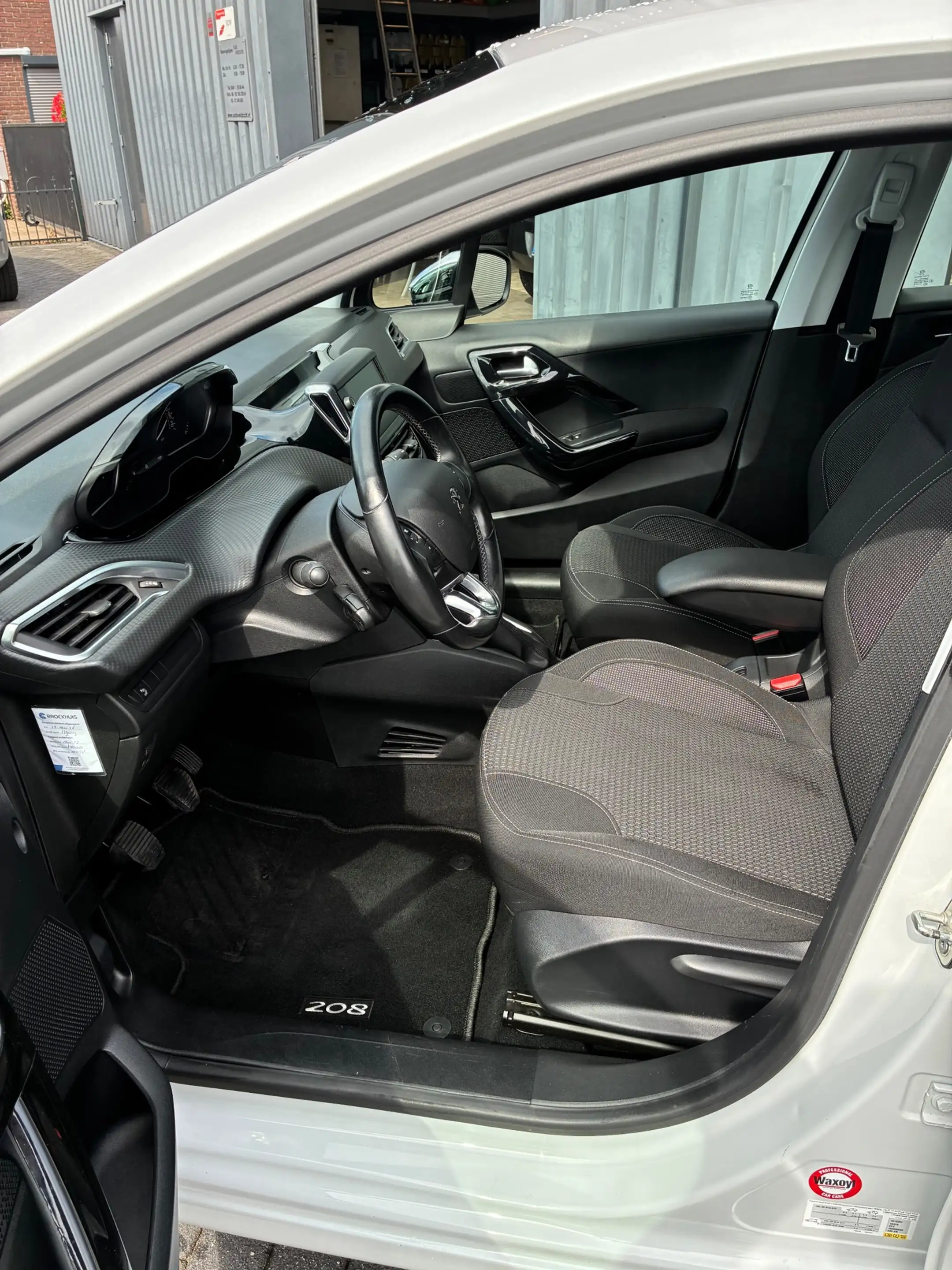 Peugeot 208 1.2 Blue Lease Executive Climate control, Navigati — photo 9