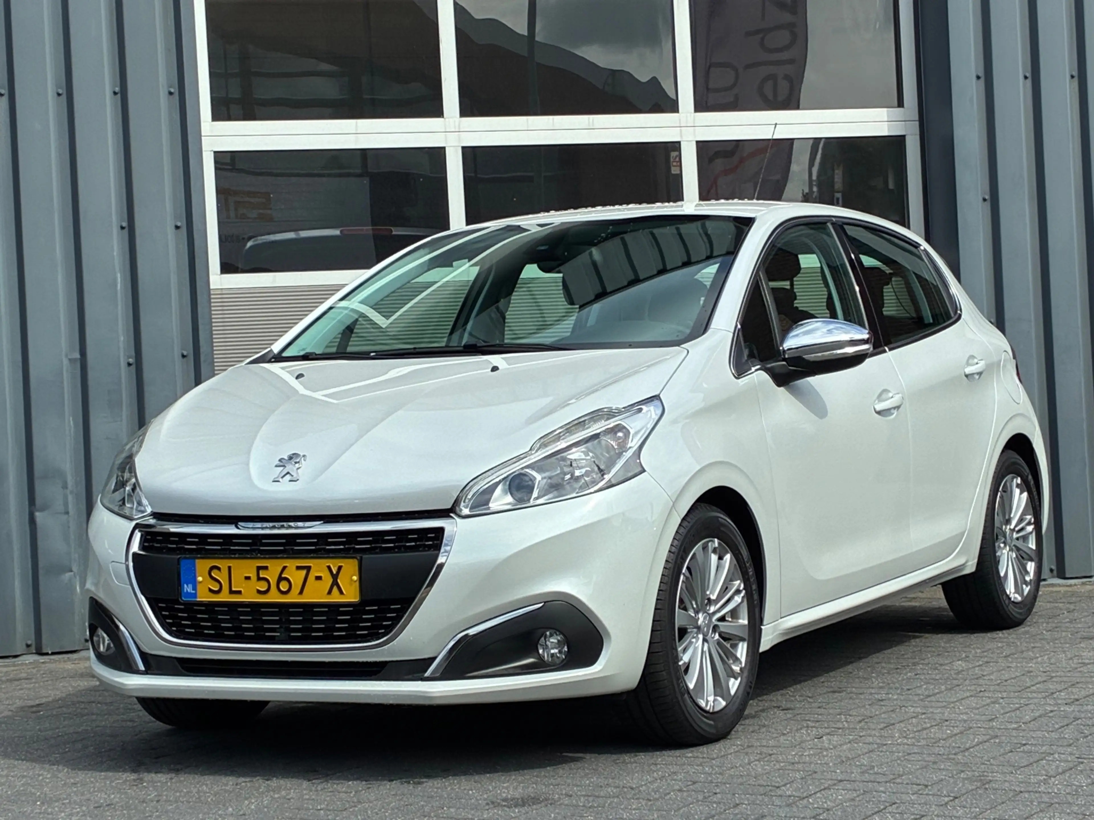 Peugeot 208 1.2 Blue Lease Executive Climate control, Navigati