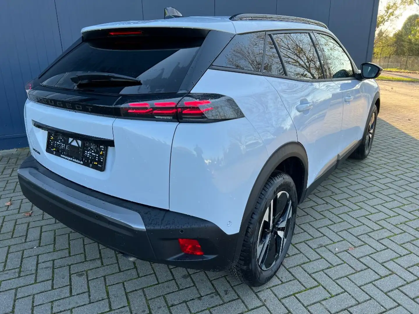 Peugeot 2008 PureTech 100 Allure (U) Weiß - 2
