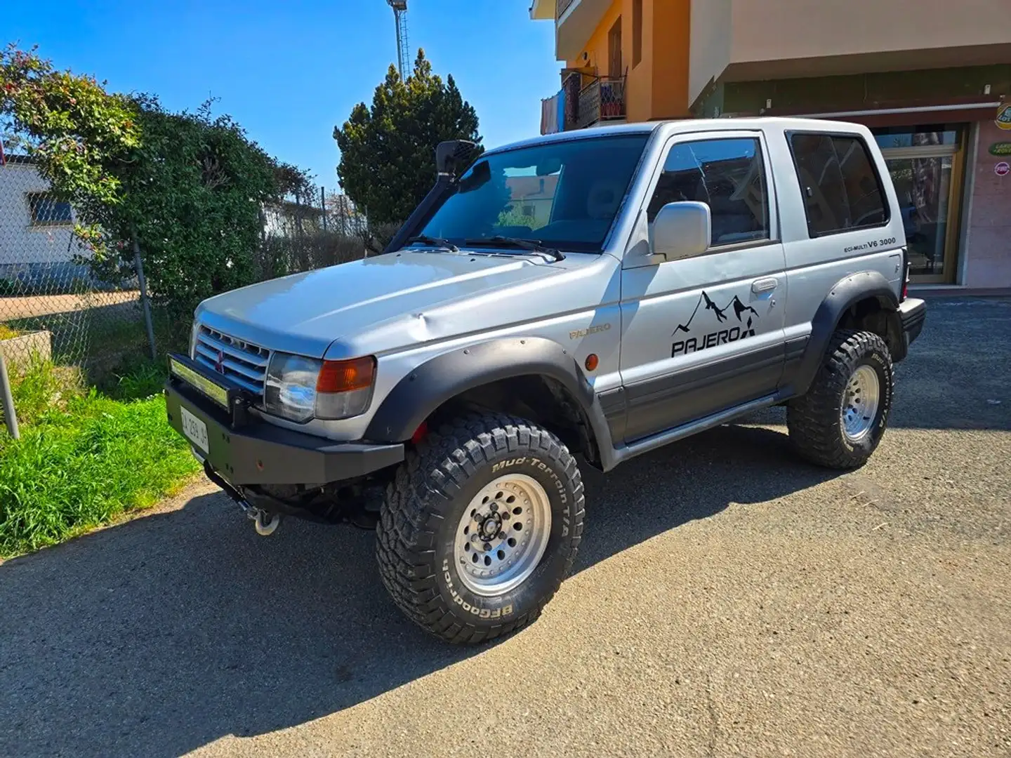 Mitsubishi Pajero 3.0 V6 150CV GLS Stříbrná - 1