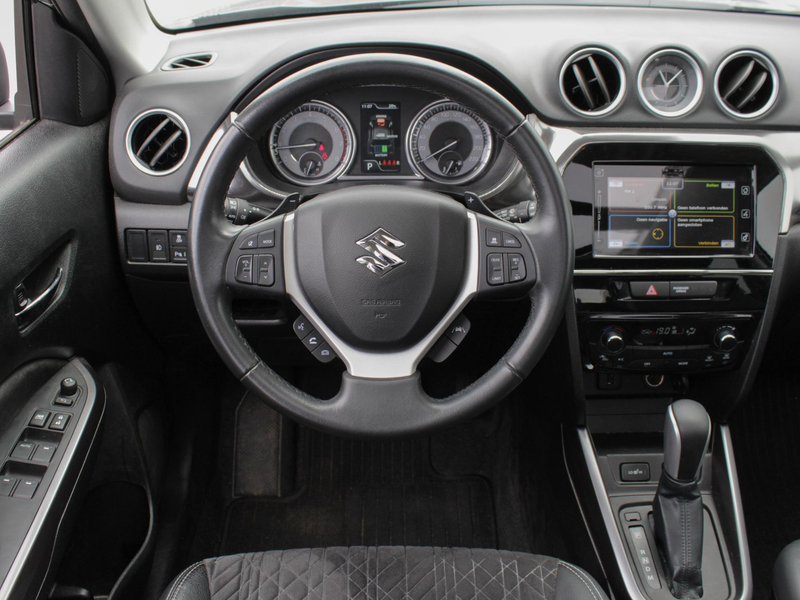 Suzuki Vitara 1.4 Boosterjet Style Smart Hybrid Automaat |  Navi — photo 4