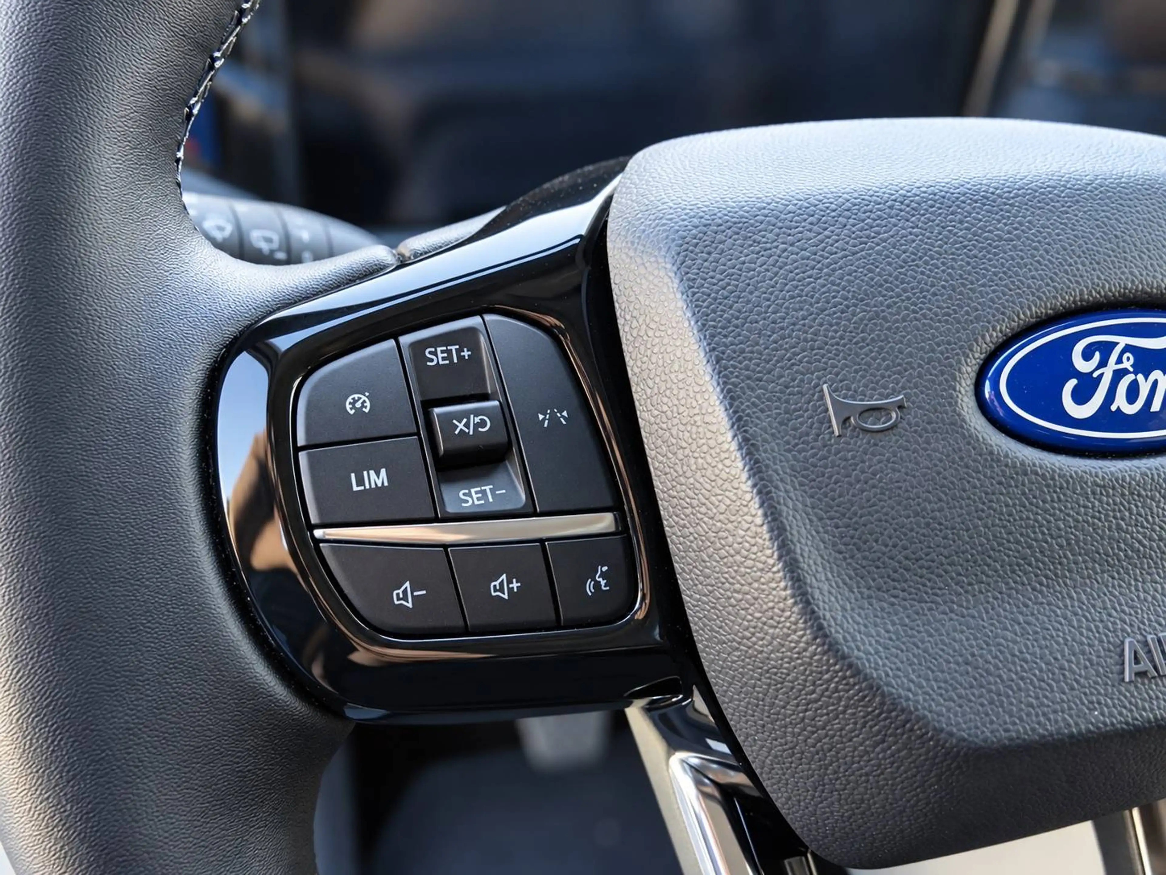 Ford Tourneo Custom Plug-in Hybrid 340 L1 Tourneo Sport FWD — photo 24