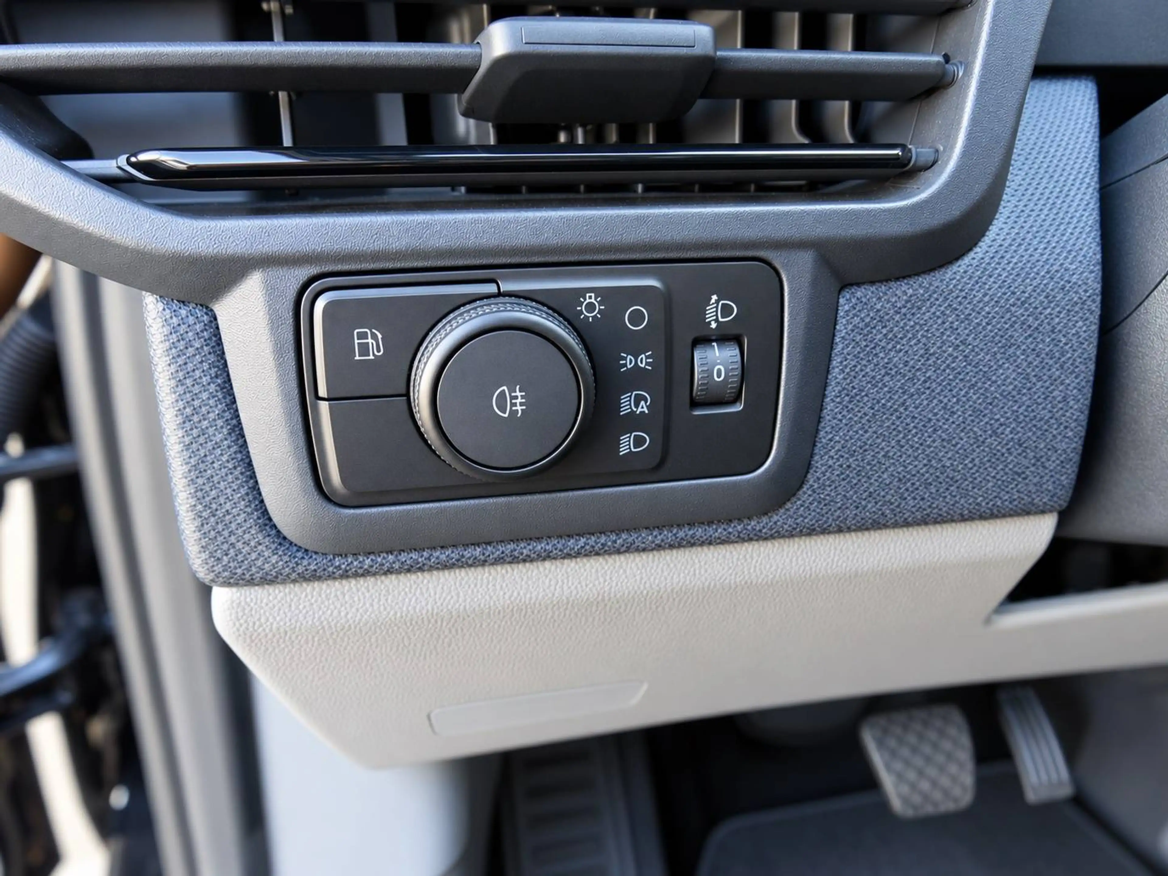 Ford Tourneo Custom Plug-in Hybrid 340 L1 Tourneo Sport FWD — photo 23