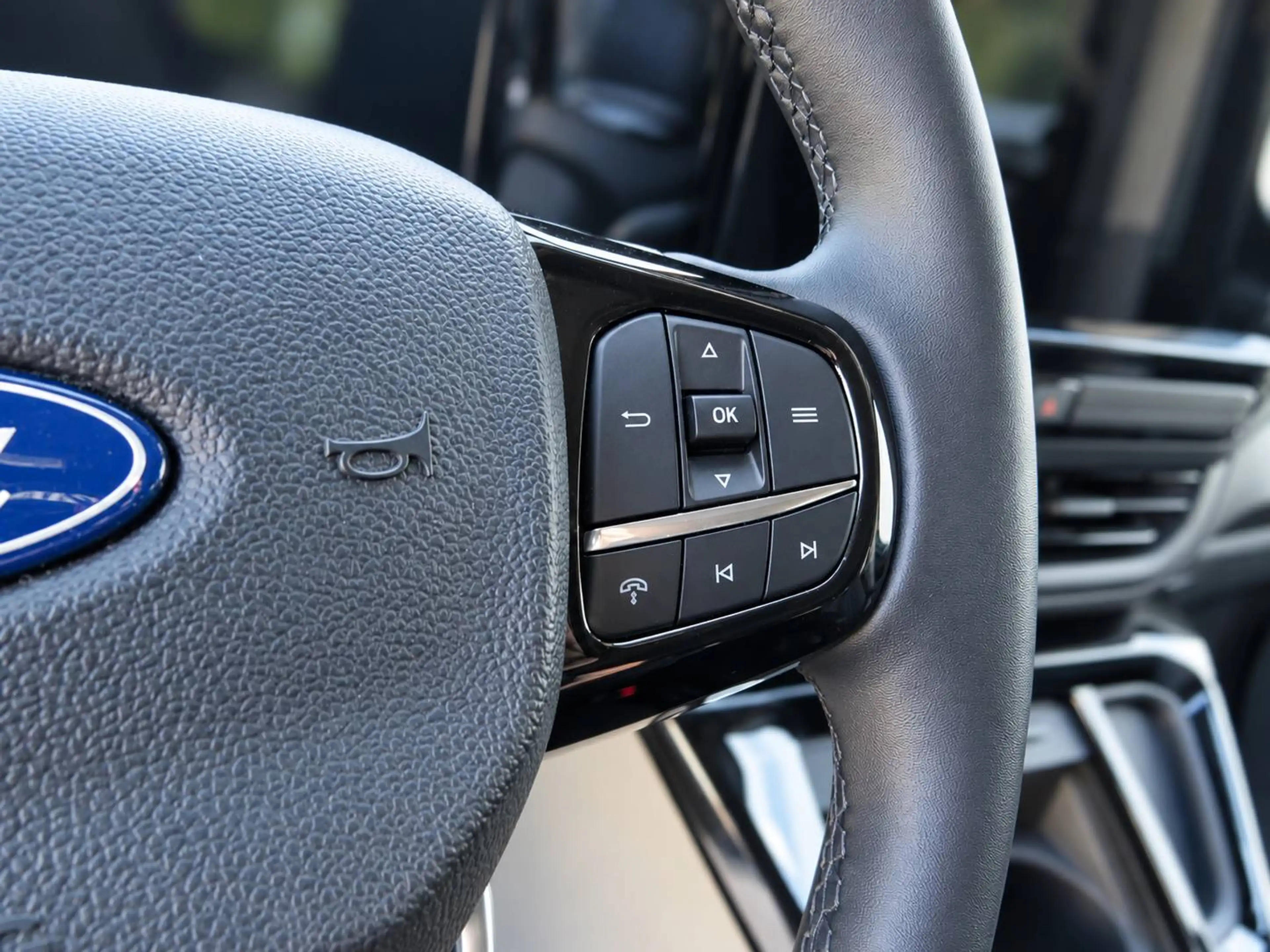 Ford Tourneo Custom Plug-in Hybrid 340 L1 Tourneo Sport FWD — photo 25